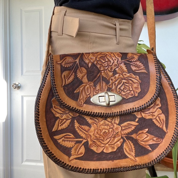 Vintage Hand Tooled Leather Purse - Picture 6 of 8
